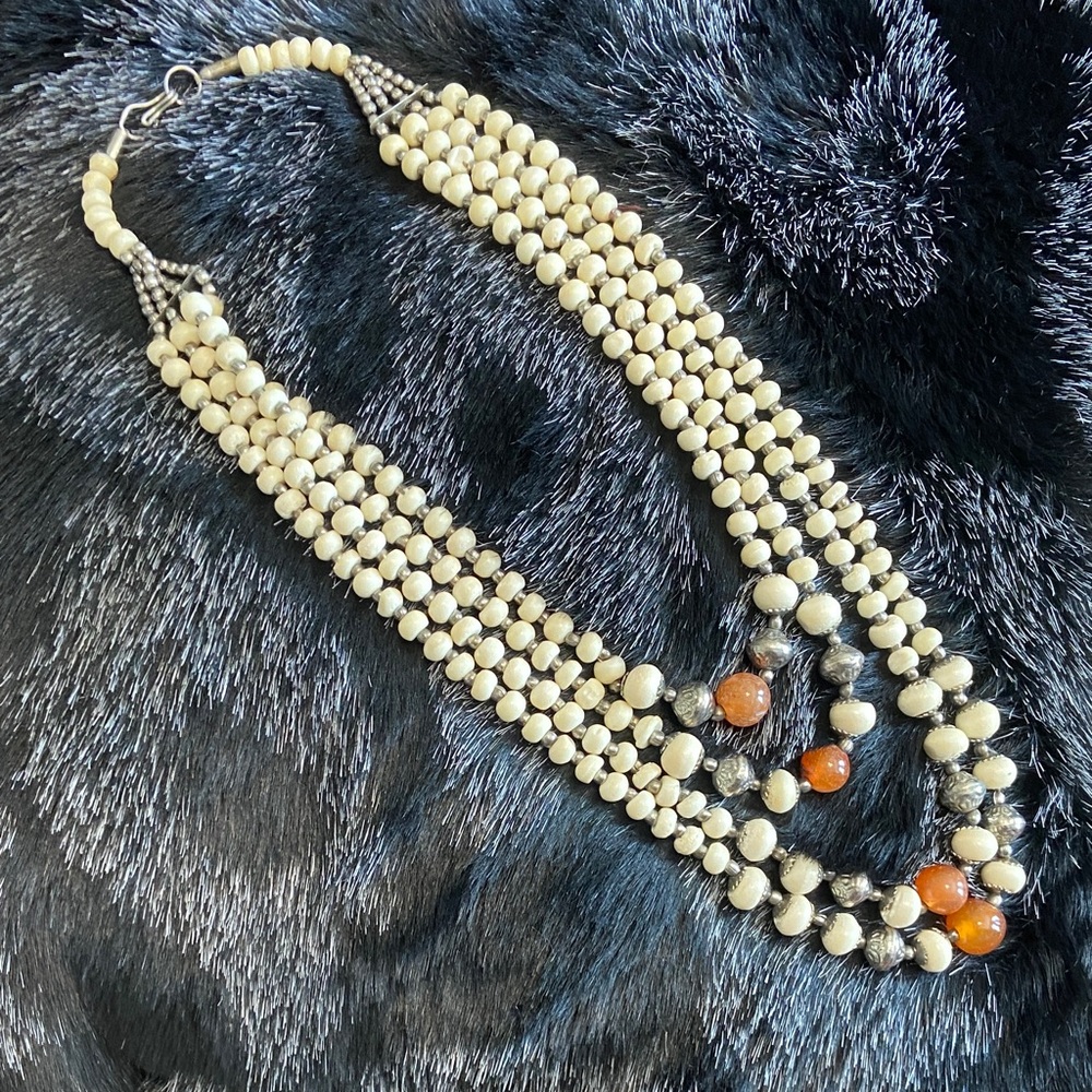 Vintage Elegant Beaded Necklace in Cream and Orange
